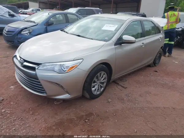 4T1BF1FK7HU755314 2017 TOYOTA CAMRY - Image 2