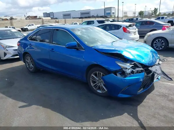 4T1BF1FK7HU757256 2017 TOYOTA CAMRY - Image 1