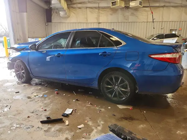 4T1BF1FK7HU762327 2017 TOYOTA CAMRY - Image 2
