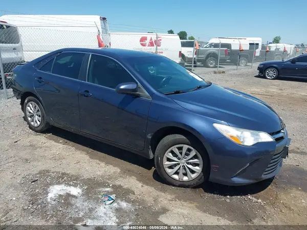 4T1BF1FK7HU770931 2017 TOYOTA CAMRY - Image 1