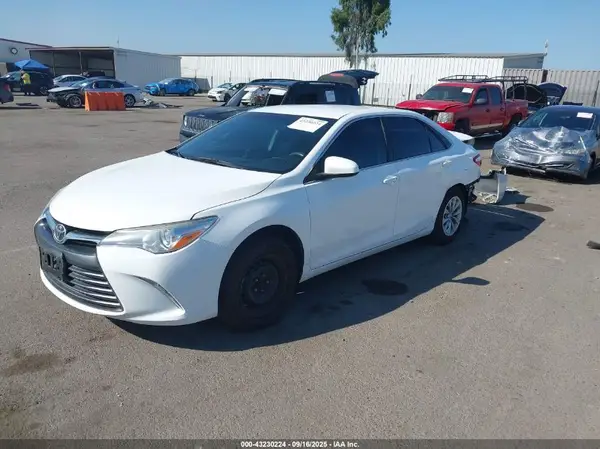 4T1BF1FK7HU779578 2017 TOYOTA CAMRY - Image 2