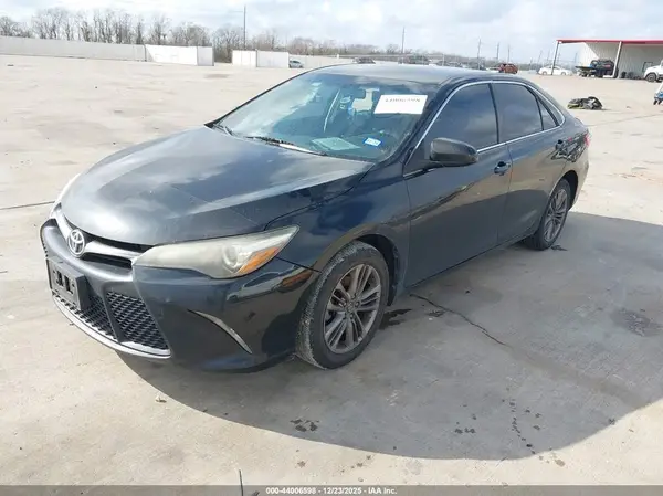 4T1BF1FK7HU780990 2017 TOYOTA CAMRY - Image 2