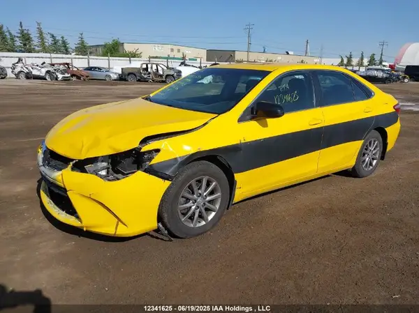 4T1BF1FK7HU784442 2017 TOYOTA CAMRY - Image 2