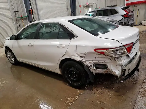 4T1BF1FK7HU785865 2017 TOYOTA CAMRY - Image 2