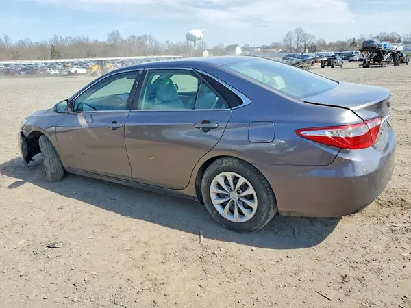 4T1BF1FK7HU792184 2017 TOYOTA CAMRY - Image 2