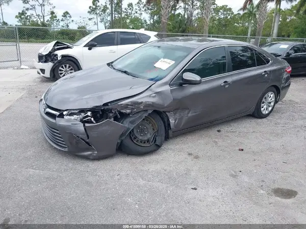 4T1BF1FK7HU792881 2017 TOYOTA CAMRY - Image 2