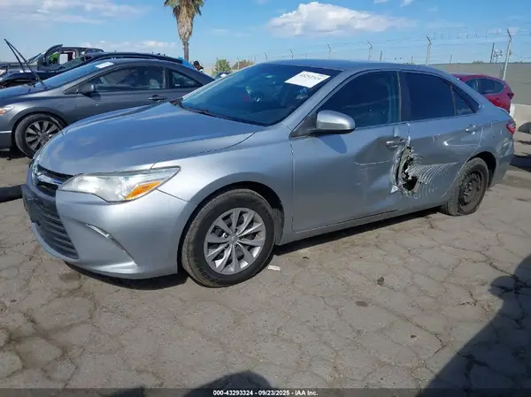 4T1BF1FK7HU798163 2017 TOYOTA CAMRY - Image 2