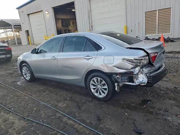 4T1BF1FK7HU800090 2017 TOYOTA CAMRY - Image 2