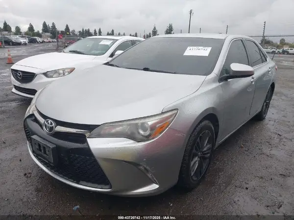 4T1BF1FK7HU813132 2017 TOYOTA CAMRY - Image 2