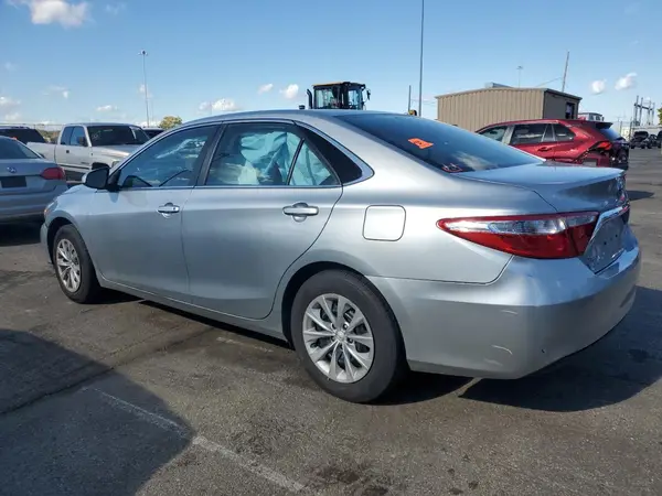 4T1BF1FK7HU813339 2017 TOYOTA CAMRY - Image 2