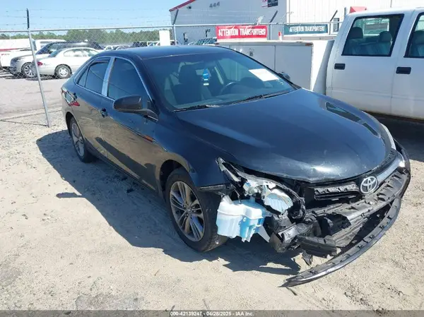 4T1BF1FK7HU814250 2017 TOYOTA CAMRY - Image 1