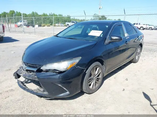 4T1BF1FK7HU814250 2017 TOYOTA CAMRY - Image 2
