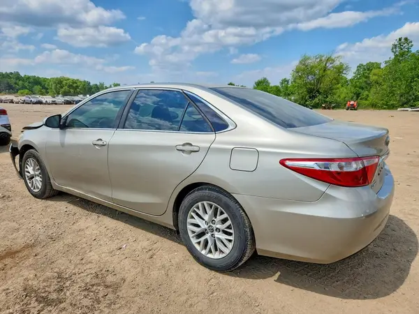 4T1BF1FK8GU132668 2016 TOYOTA CAMRY - Image 2