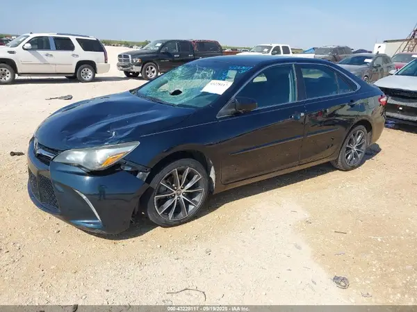 4T1BF1FK8GU136476 2016 TOYOTA CAMRY - Image 2