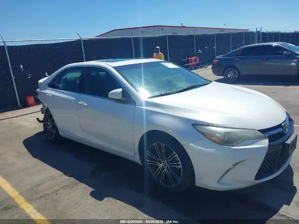 4T1BF1FK8GU141113 2016 TOYOTA CAMRY - Image 1