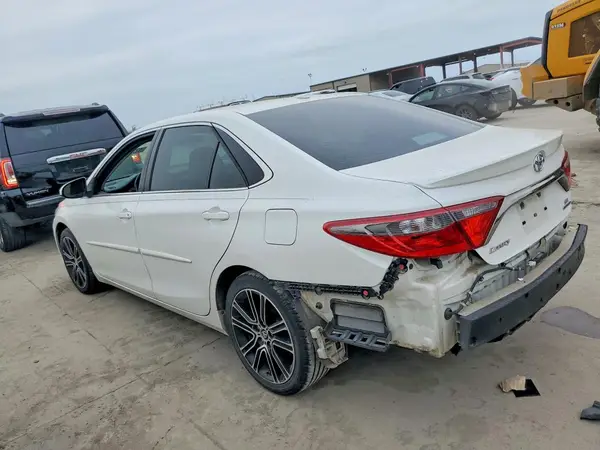 4T1BF1FK8GU141208 2016 TOYOTA CAMRY - Image 2