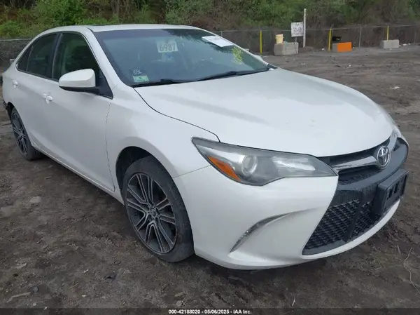 4T1BF1FK8GU144075 2016 TOYOTA CAMRY - Image 1
