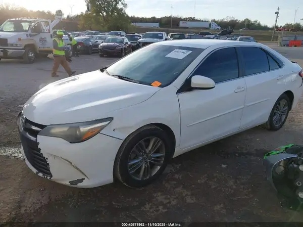 4T1BF1FK8GU148661 2016 TOYOTA CAMRY - Image 2