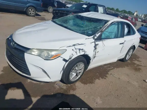 4T1BF1FK8GU157165 2016 TOYOTA CAMRY - Image 2