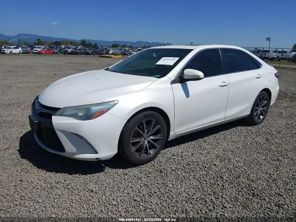 4T1BF1FK8GU158171 2016 TOYOTA CAMRY - Image 2