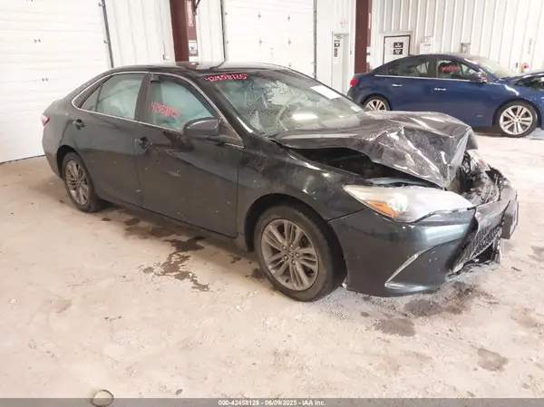 4T1BF1FK8GU166352 2016 TOYOTA CAMRY - Image 1