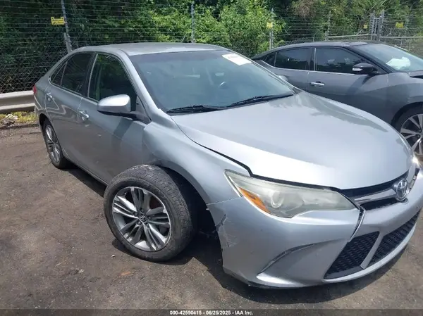 4T1BF1FK8GU168814 2016 TOYOTA CAMRY - Image 1