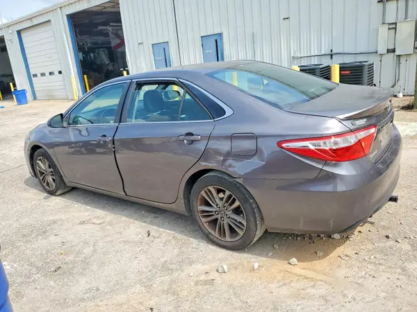 4T1BF1FK8GU170210 2016 TOYOTA CAMRY - Image 2