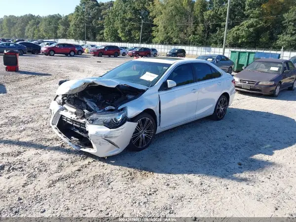 4T1BF1FK8GU178999 2016 TOYOTA CAMRY - Image 2