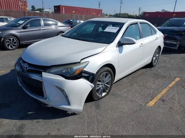 4T1BF1FK8GU185404 2016 TOYOTA CAMRY - Image 2