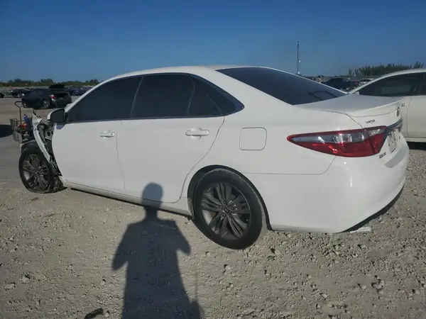 4T1BF1FK8GU187055 2016 TOYOTA CAMRY - Image 2