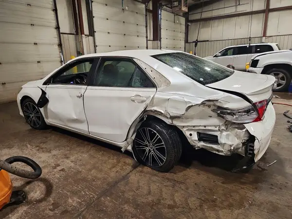 4T1BF1FK8GU194572 2016 TOYOTA CAMRY - Image 2