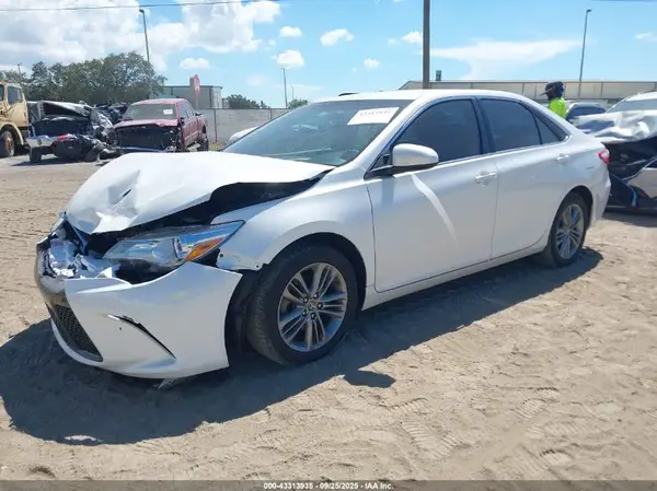 4T1BF1FK8GU198721 2016 TOYOTA CAMRY - Image 2