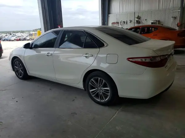 4T1BF1FK8GU216747 2016 TOYOTA CAMRY - Image 2