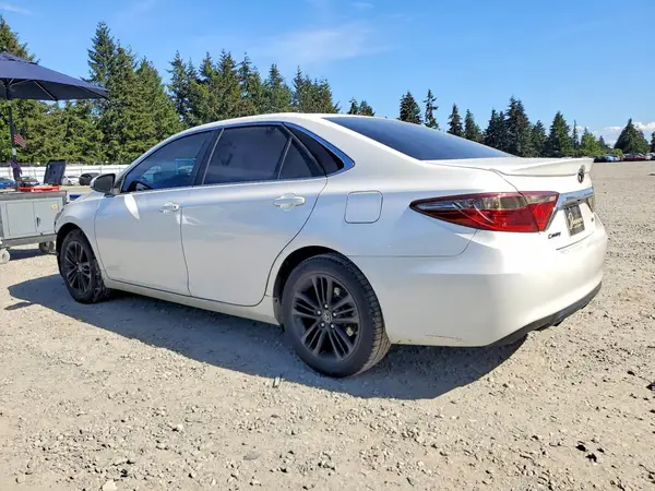 4T1BF1FK8GU220264 2016 TOYOTA CAMRY - Image 2