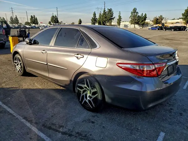 4T1BF1FK8GU237226 2016 TOYOTA CAMRY - Image 2