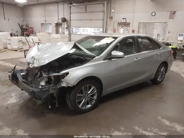 4T1BF1FK8GU240398 2016 TOYOTA CAMRY - Image 2