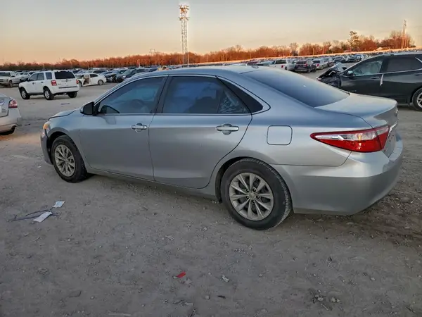 4T1BF1FK8GU240997 2016 TOYOTA CAMRY - Image 2