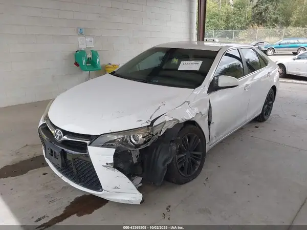 4T1BF1FK8GU245813 2016 TOYOTA CAMRY - Image 2