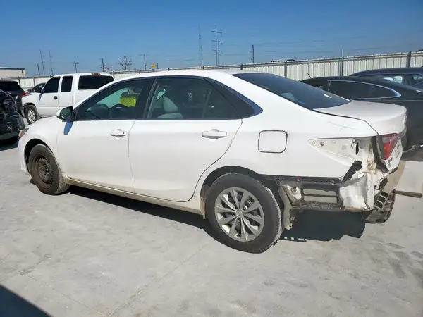 4T1BF1FK8GU245844 2016 TOYOTA CAMRY - Image 2