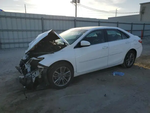 4T1BF1FK8GU254592 2016 TOYOTA CAMRY - Image 1