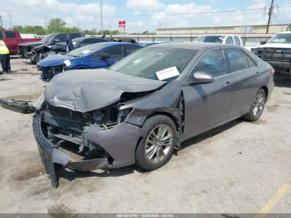 4T1BF1FK8GU267035 2016 TOYOTA CAMRY - Image 2
