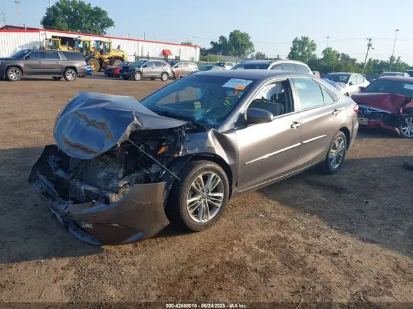 4T1BF1FK8GU502923 2016 TOYOTA CAMRY - Image 2