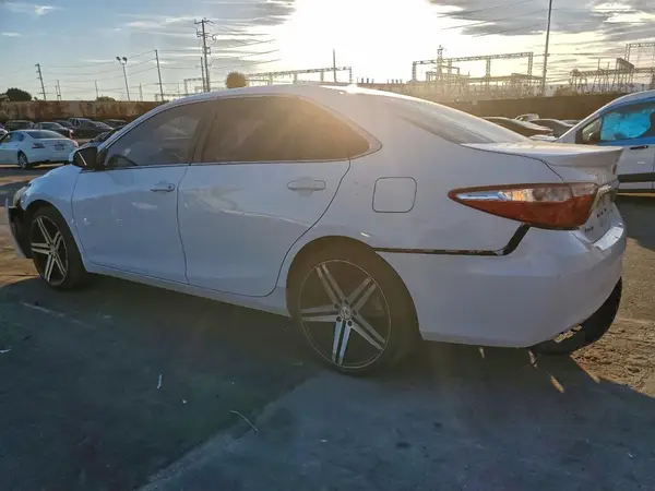 4T1BF1FK8GU506826 2016 TOYOTA CAMRY - Image 2