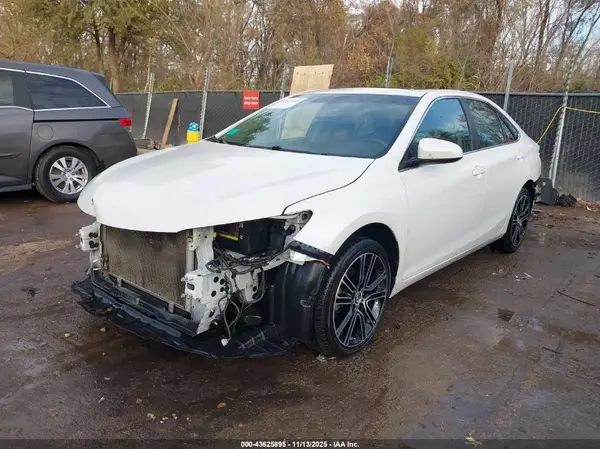 4T1BF1FK8GU510570 2016 TOYOTA CAMRY - Image 2