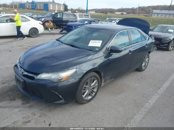 4T1BF1FK8GU526008 2016 TOYOTA CAMRY - Image 2