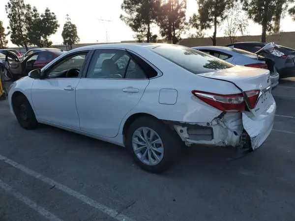 4T1BF1FK8GU533752 2016 TOYOTA CAMRY - Image 2