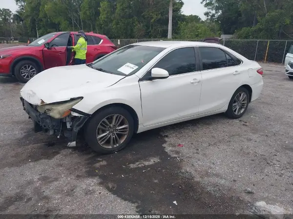 4T1BF1FK8GU548171 2016 TOYOTA CAMRY - Image 2