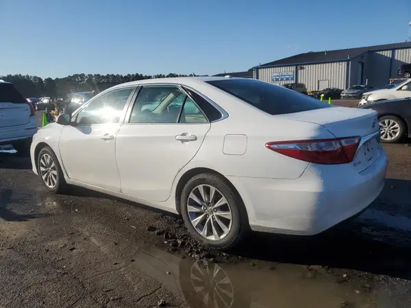 4T1BF1FK8GU554990 2016 TOYOTA CAMRY - Image 2