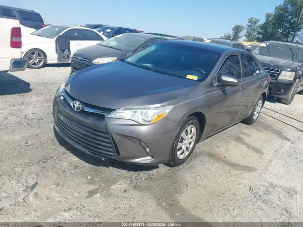 4T1BF1FK8GU570185 2016 TOYOTA CAMRY - Image 2
