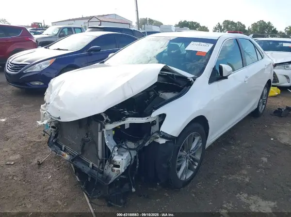 4T1BF1FK8GU570820 2016 TOYOTA CAMRY - Image 2